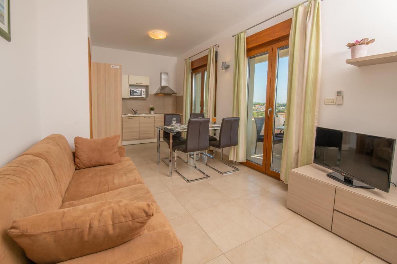 Apartment Oliva Premantura
